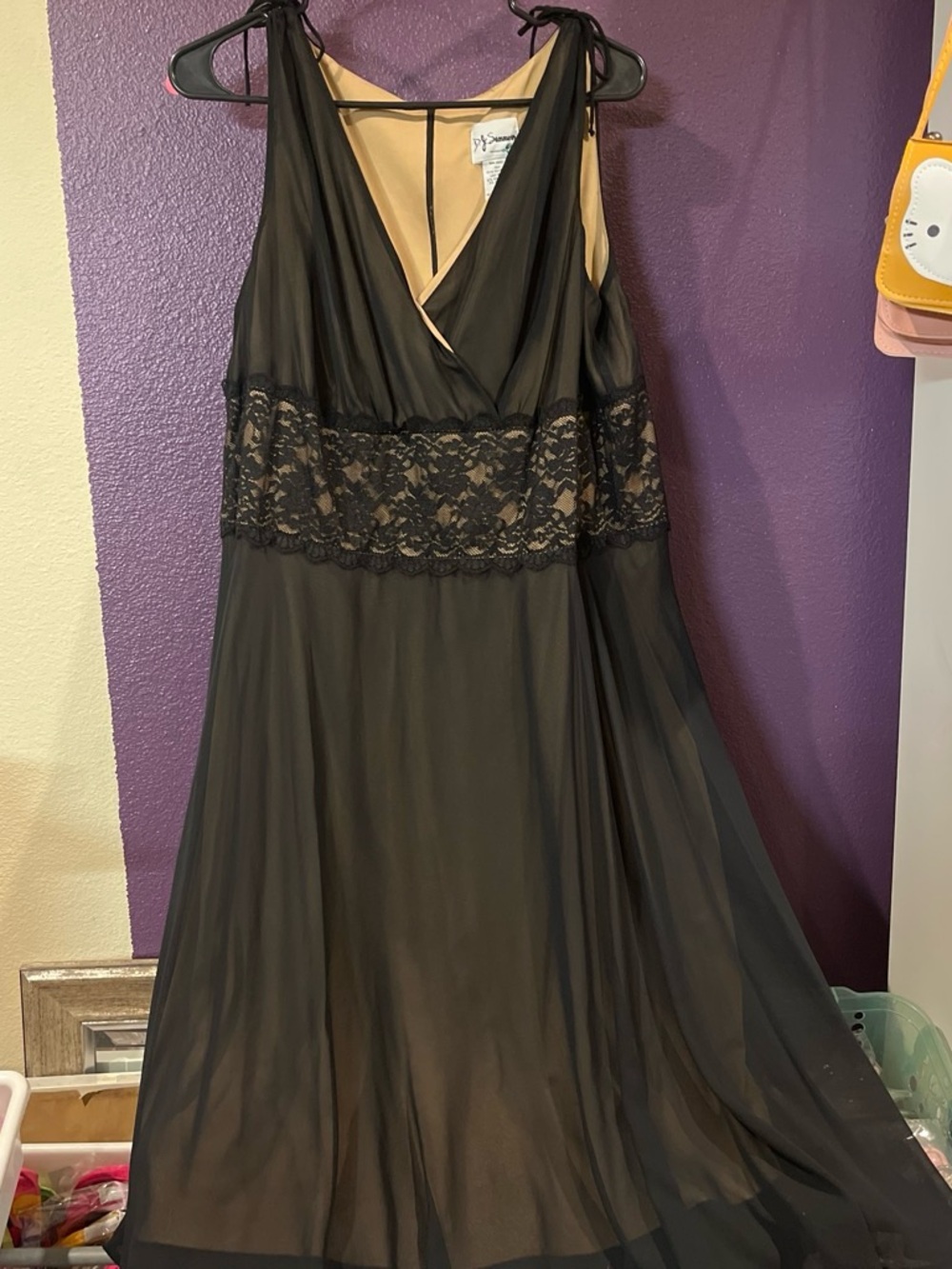 Black Lace-Trim Chemise Nightgown - Elegant Women's Sleepwear